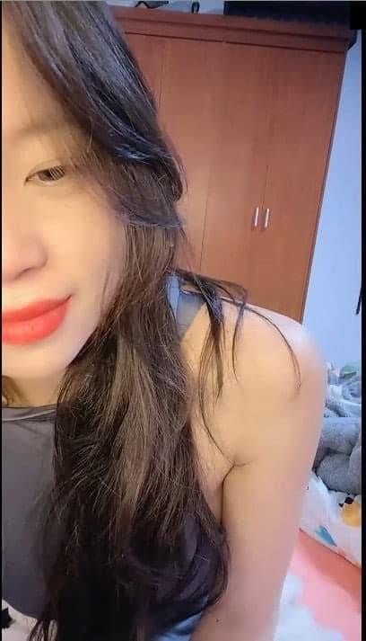 การเปิดเผยคลิปร้อนของเหงียน Thi Bich Van 2K8 เมื่อเธอพอใจแฟนของเธอในความสนุกที่เป็นความลับ