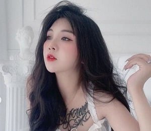 บนเตียง Phuong Min ค้นพบสิ่งที่น่าสนใจกับแฟนไม่รู้จบของเธอ